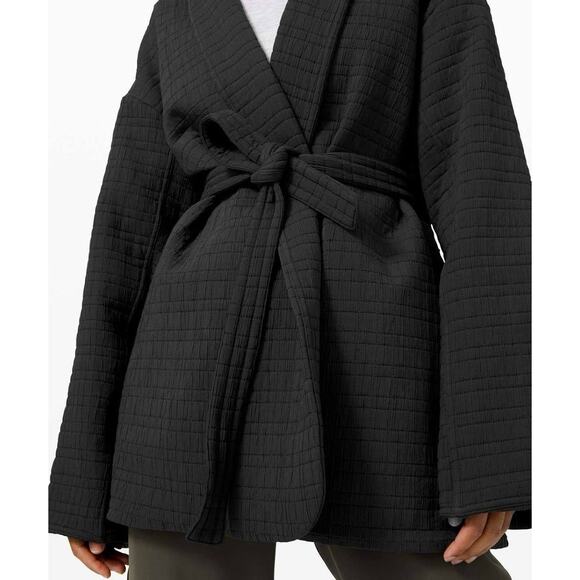 Lululemon Serene Travels Wrap With Belt Size 8 Black Oversized Water Repellent - Picture 2 of 7